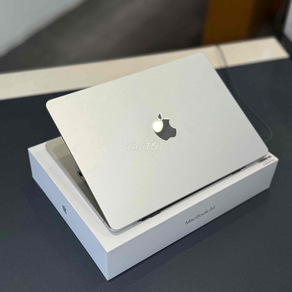 Apple Macbook Air M5 16GB/512GB Bạc Việt Nam. Mua bán Laptop tại Quận Ninh Kiều Cần Thơ được đăng bởi Minh Phát hình 1