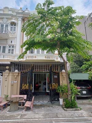Cho thuê nhà phố gồm trệt 2.5lầu,khu Cát Lái giá 14tr đủ máy lạnh