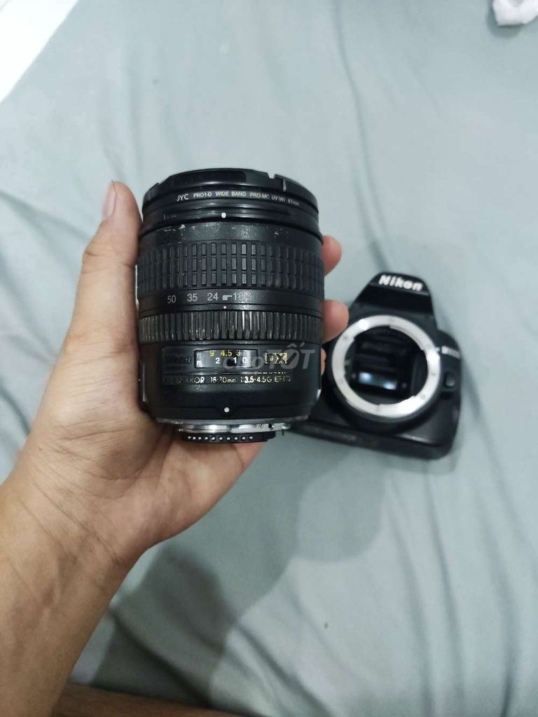 Nikon D3000 kèm lens 28-70mm