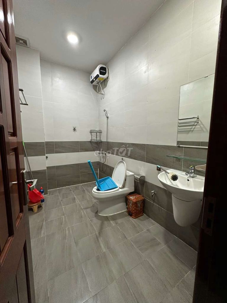 Furnished 3-storey house near Hòa Khánh market — photo 8