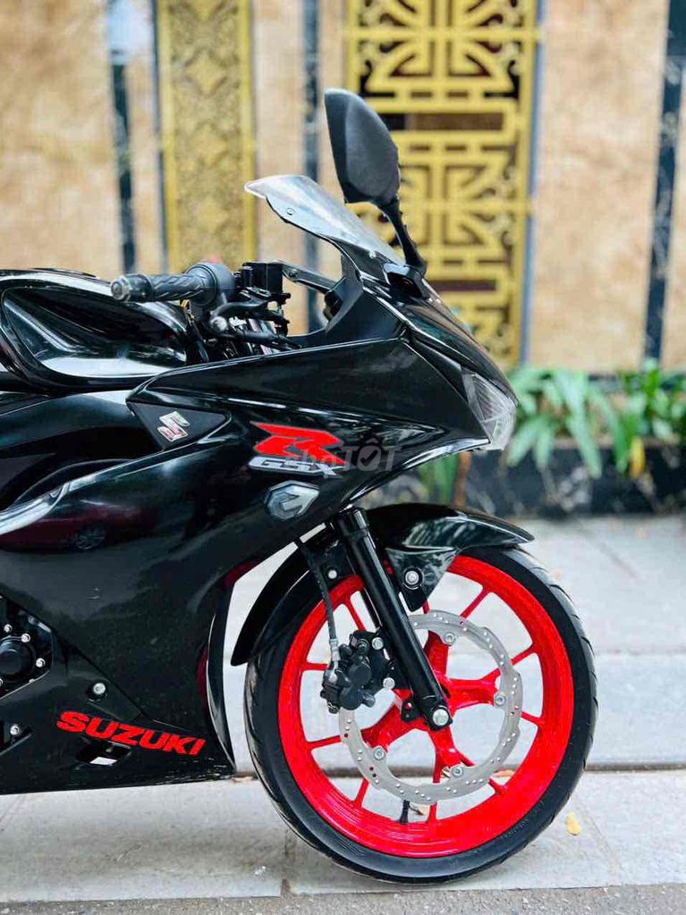 Suzuki gsx R150 cuối 2020 xe nguyên zin đẹp keng .. Mua bán Xe máy tại Quận Cầu Giấy Hà Nội được đăng bởi Tong motor xe may hình 4