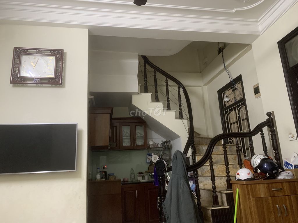 Tủ bếp gỗ xoan đào Mới. Mua bán Tủ, kệ gia đình tại Quận Thanh Xuân Hà Nội được đăng bởi Lê Xuân Tứ hình 1