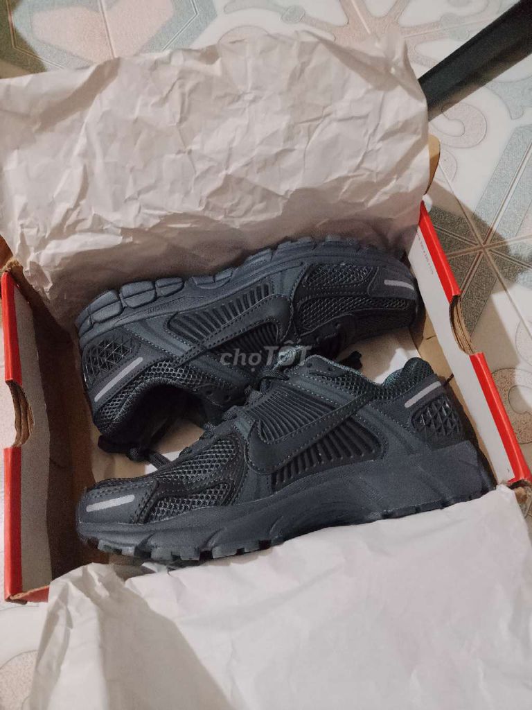 Giày thể thao Nike Zoom Vomero 5 Nam 41 Đen. Mua bán Giày dép tại Quận 6 Tp Hồ Chí Minh được đăng bởi VUONG MINH PHAT hình 1