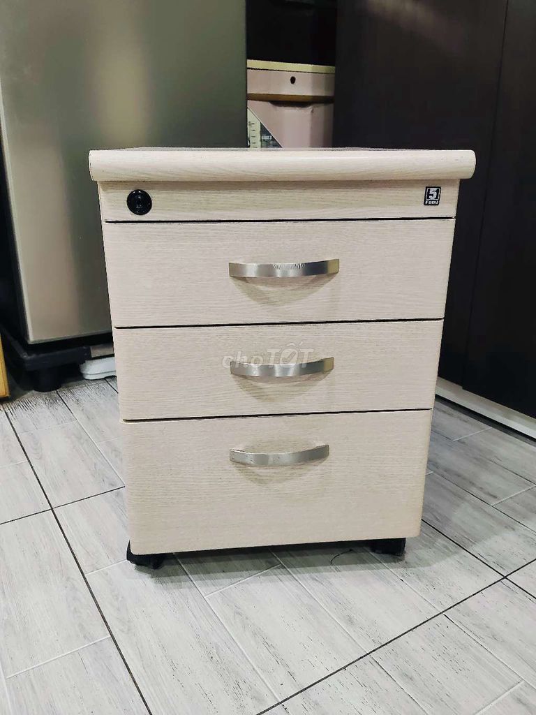 Tủ di động FAMI Gỗ Vàng nhạt 3 ngăn mới 90%. Mua bán Tủ, kệ gia đình tại Quận Tân Phú Tp Hồ Chí Minh được đăng bởi Trâm Trần hình 1
