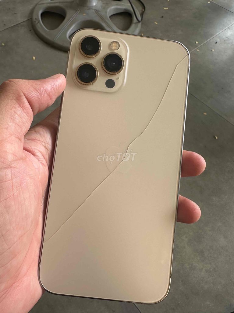 Apple iPhone 12 Pro Max 128GB Vàng Nứt lưng. Mua bán Điện thoại tại Quận 8 Tp Hồ Chí Minh được đăng bởi Minh Tuấn hình 1