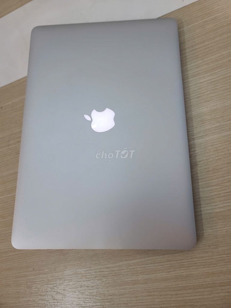 Macbook Pro Mid 2015 15 inch I7 512GB Ram 16GB