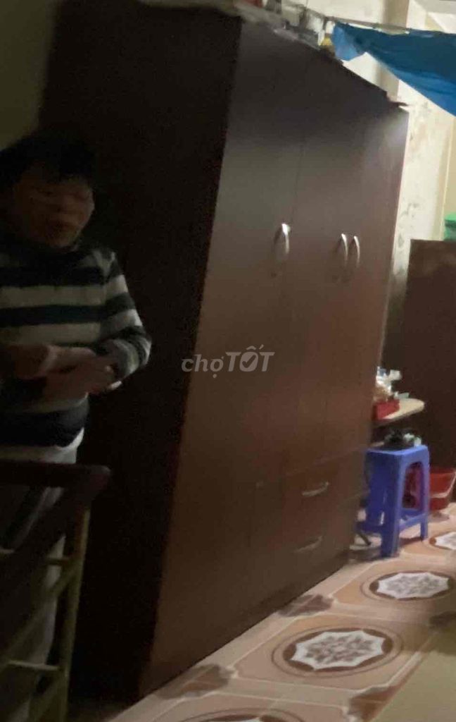 Tủ quần áo Gỗ Nâu Tốt. Mua bán Tủ, kệ gia đình tại Quận Long Biên Hà Nội được đăng bởi Hương Mai hình 1