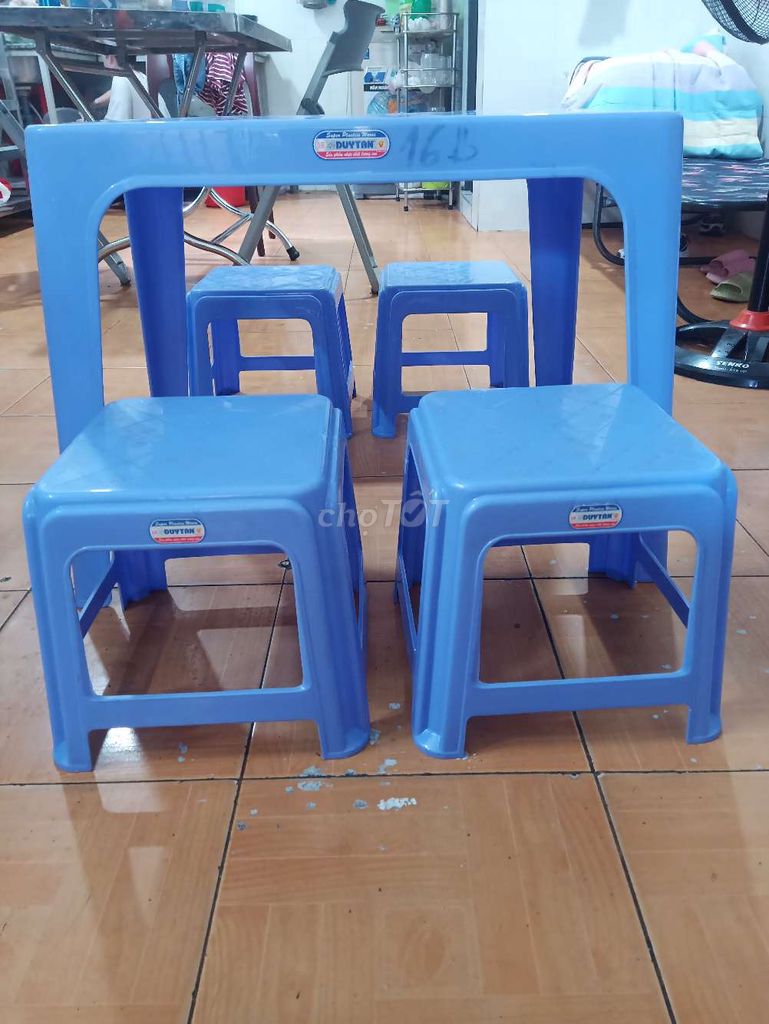 Thanh lý bàn ghế nhựa Duy Tân