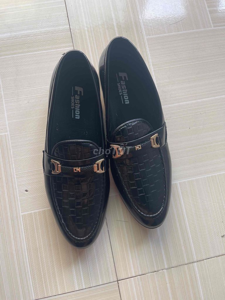 Giày lười Nam Da bóng size 39. Mua bán Giày dép tại Huyện Trảng Bàng Tây Ninh được đăng bởi CHUYÊN MÁY GIÁ RẺ hình 1