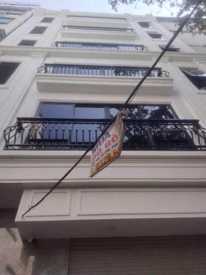 Cho thuê tòa nhà 140m2 x 8 tầng mặt tiền 9m Cầu Giấy