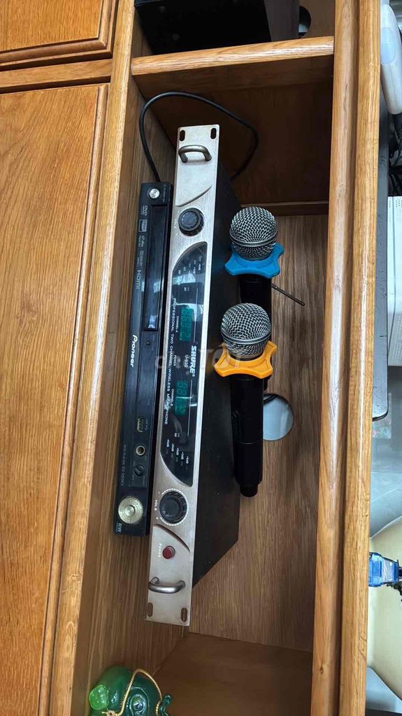 Đầu karaoke Shure U-930 Bạc. Mua bán Tivi, Âm thanh tại Quận 4 Tp Hồ Chí Minh được đăng bởi Huy hình 1