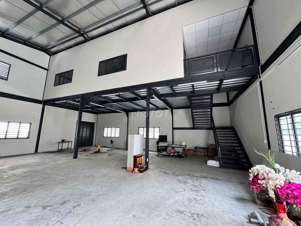 Nhà xưởng - Văn phòng 325m2 - Kinh Dương Vương giáp TÊN LỬA