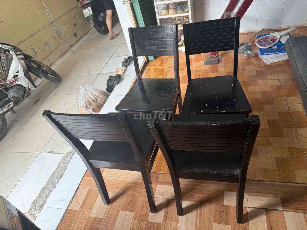 Thanh lý 4 ghế. Mua bán Bàn ghế tại Huyện Long Thành Đồng Nai được đăng bởi Văn Cal hình 1