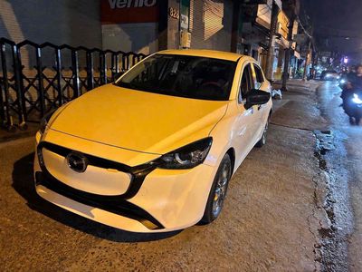 Mazda 2 Trắng 5 vạn