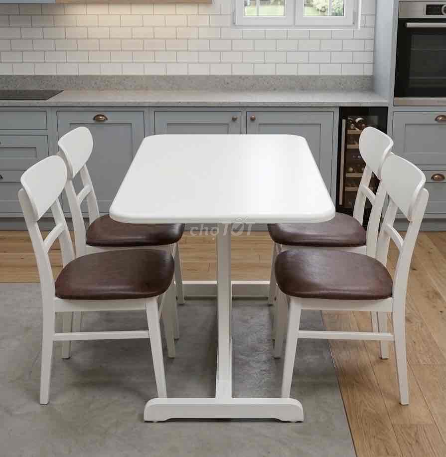 Bàn ăn gỗ thịt 4 người. Mua bán Bàn ghế tại Huyện Hoài Đức Hà Nội được đăng bởi Tú Anh hình 1