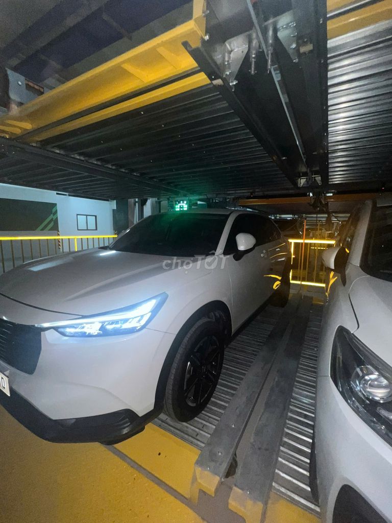 Honda HR-V 2023 L - 9000 km. Mua bán Ô tô tại Thành phố Dĩ An Bình Dương được đăng bởi Hồng hình 10