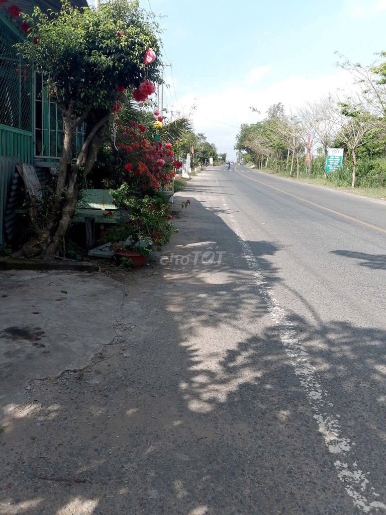 nhà và đất mặt tiền tỉnh lộ 944 cách phà an hòa 3km