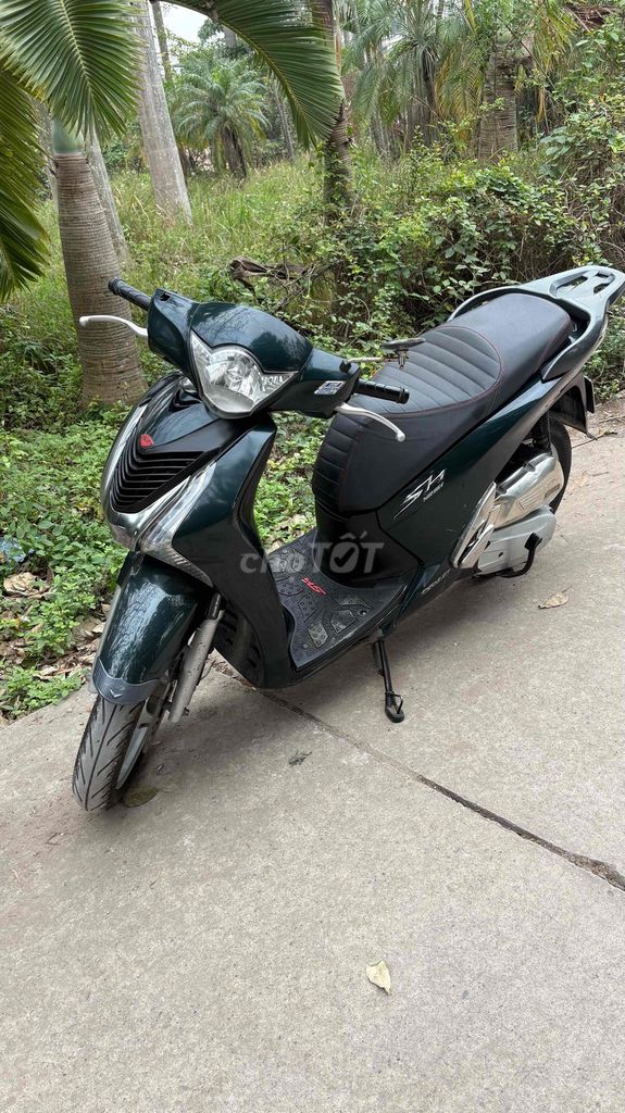 Honda SH оливкового цвета