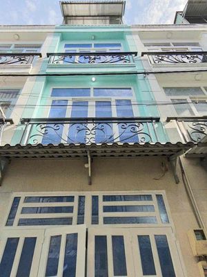 chính chủ cần bán 1trêt 2 lâu 3pn 1 săn thượng