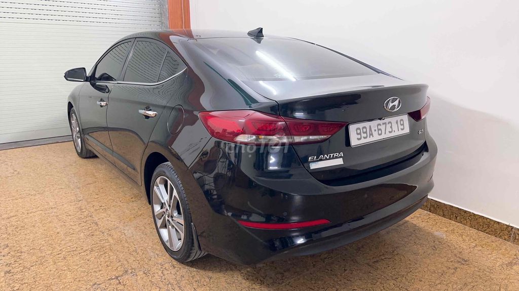 Hyundai Elantra 2019 2.0AT - 89896 km