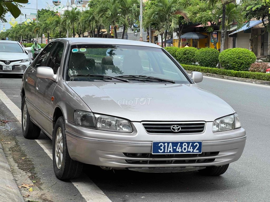 Toyota Camry 2000 3.0 V6 số sàn