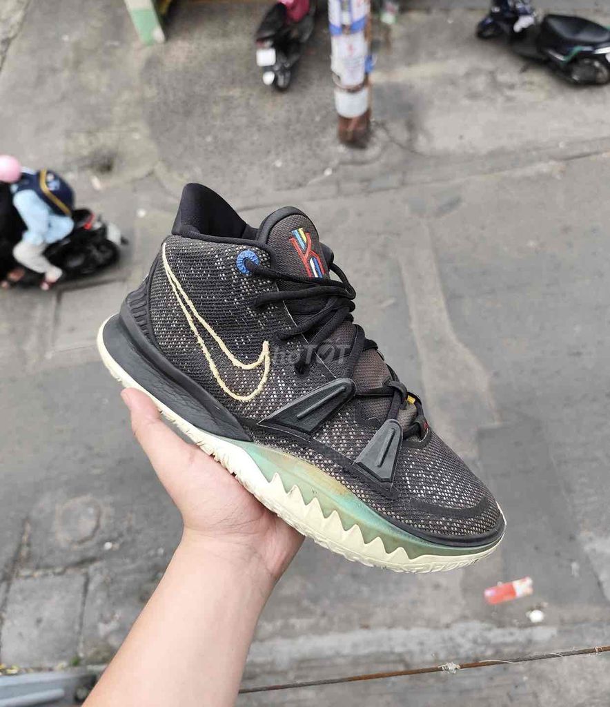 Giày thể thao Nike Kyrie Nam Đen. Mua bán Đồ thể thao, Dã ngoại tại Quận 5 Tp Hồ Chí Minh được đăng bởi Lindong hình 1