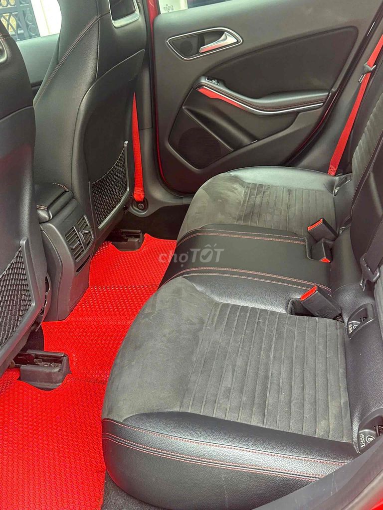 Mercedes Benz GLA250 AMG 4Matic sx 2016 màu đỏ. Mua bán Ô tô tại Quận Cầu Giấy Hà Nội được đăng bởi Cao Quý hình 20