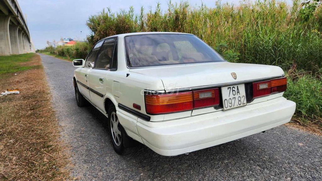 Toyota Camry 1988 photo 4