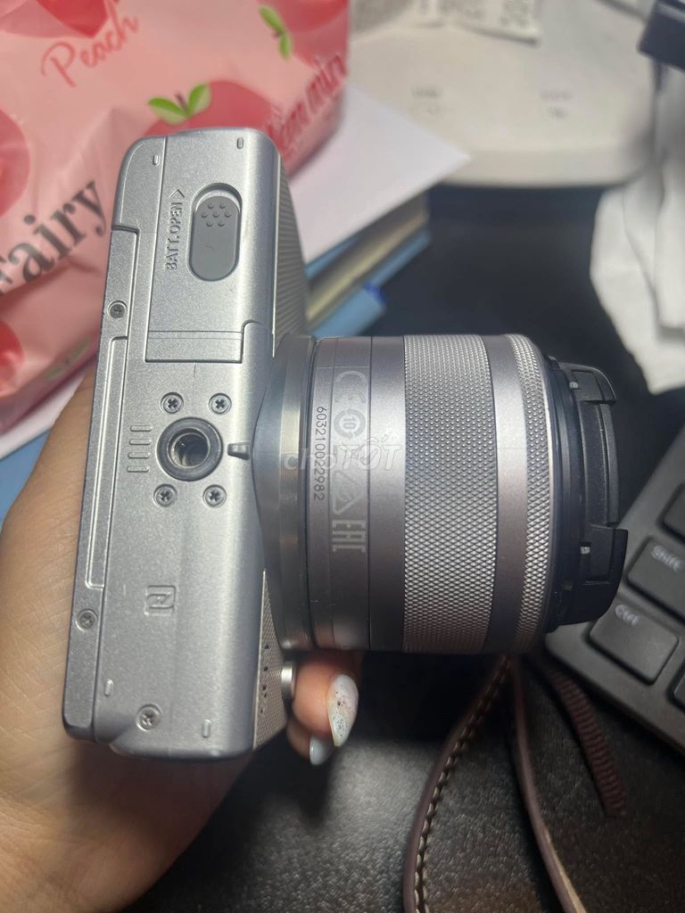Máy ảnh Canon EOS M Bạc. Mua bán Máy ảnh, Máy quay tại Quận Hai Bà Trưng Hà Nội được đăng bởi Hoàng Ngát hình 1