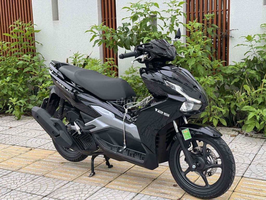Honda Air Blade 2025, черный, несколько тысяч километров