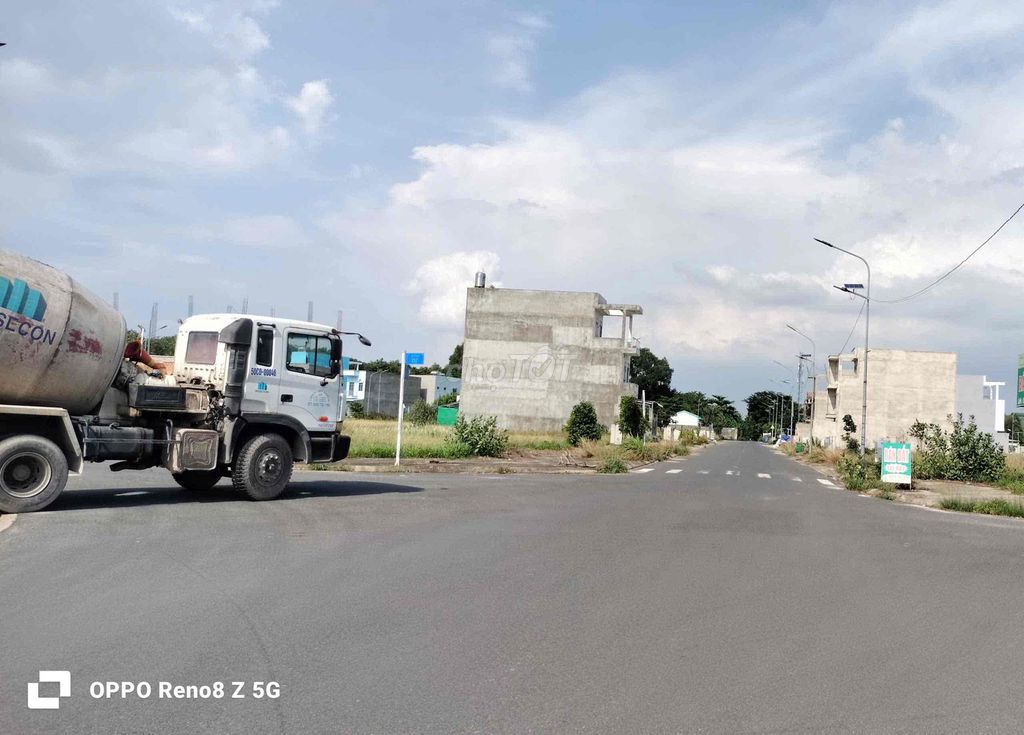 MT 12 -17m xe hoi vi vu đậu trong ,trước cửa ,hình ảnh thật hiện tại.