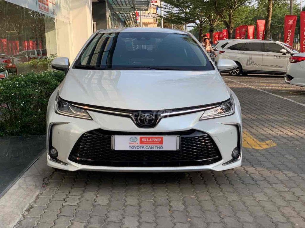 Corolla Altis 1.8V 2023 lướt 15.000km đẹp keng