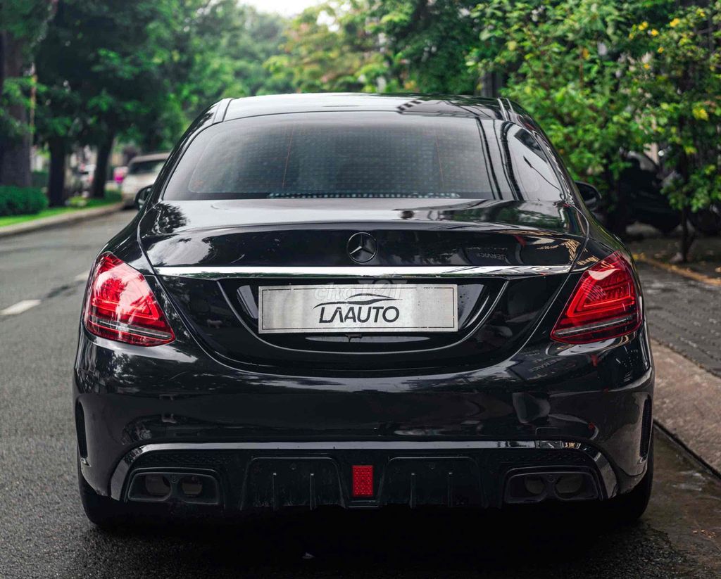 Mercedes C300 AMG Model 2018 - Đen/Đỏ - 25.000 km. Mua bán Ô tô tại Quận 7 Tp Hồ Chí Minh được đăng bởi Thật Nguyễn LongAnh Auto hình 3