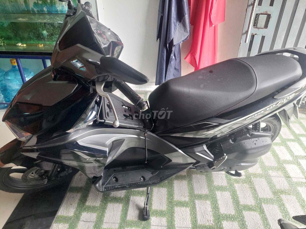 Honda Air Blade 2018 серебристо-чёрный