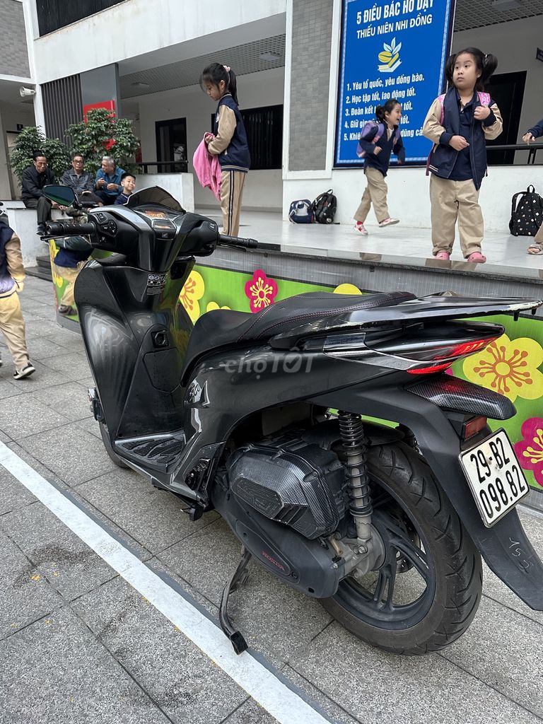 Honda SH 125i Xám đen 18000 km. Mua bán Xe máy tại Quận Đống Đa Hà Nội được đăng bởi Ngohuucong hình 1