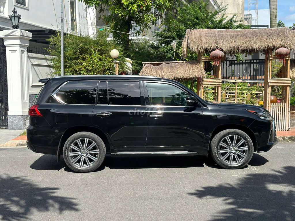 Lexus LX570 2016 lướt nhẹ 53.000km cực đẹp. Mua bán Ô tô tại Quận 7 Tp Hồ Chí Minh được đăng bởi Hoàn Lee Xe Lướt hình 4