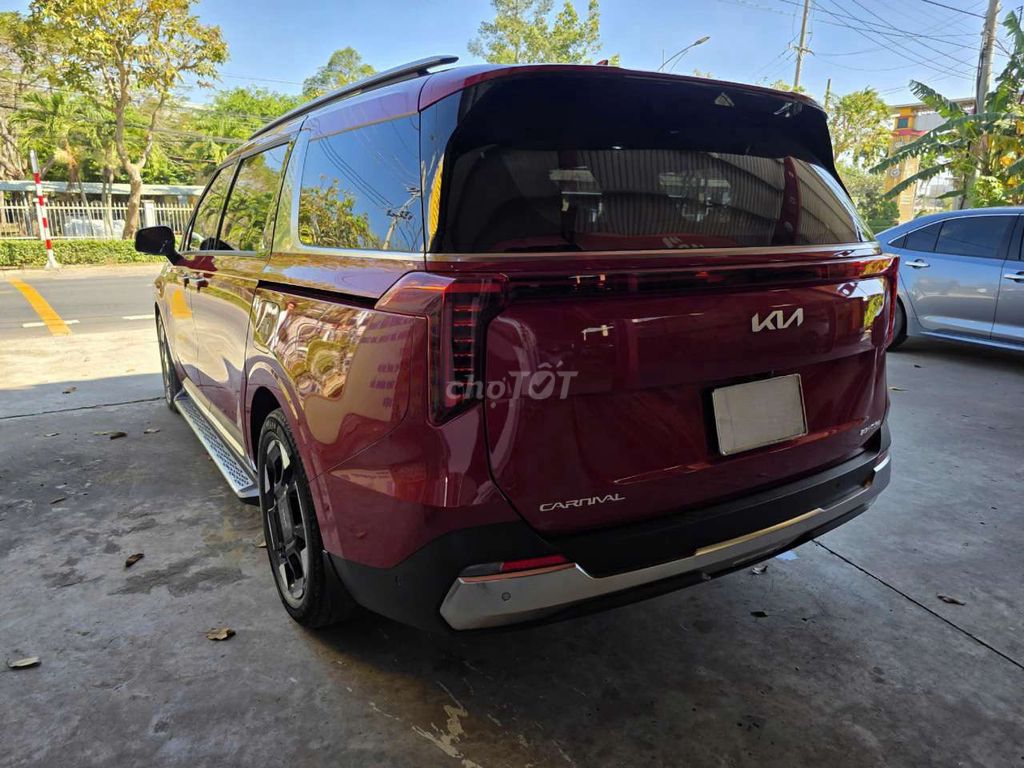 Kia Carnival 2024 Signature 2.2D,màu đỏ,26.000 km. Mua bán Ô tô tại Quận Bình Tân Tp Hồ Chí Minh được đăng bởi Son Do hình 5