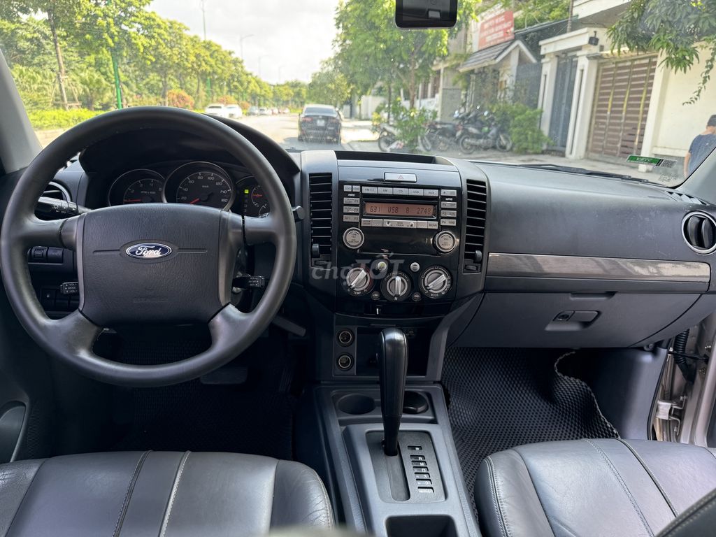 Ford Everest 2014 Limited 4x2 - siêu mới. Mua bán Ô tô tại Quận Long Biên Hà Nội được đăng bởi Mr. Đại mua bán ô tô hình 8