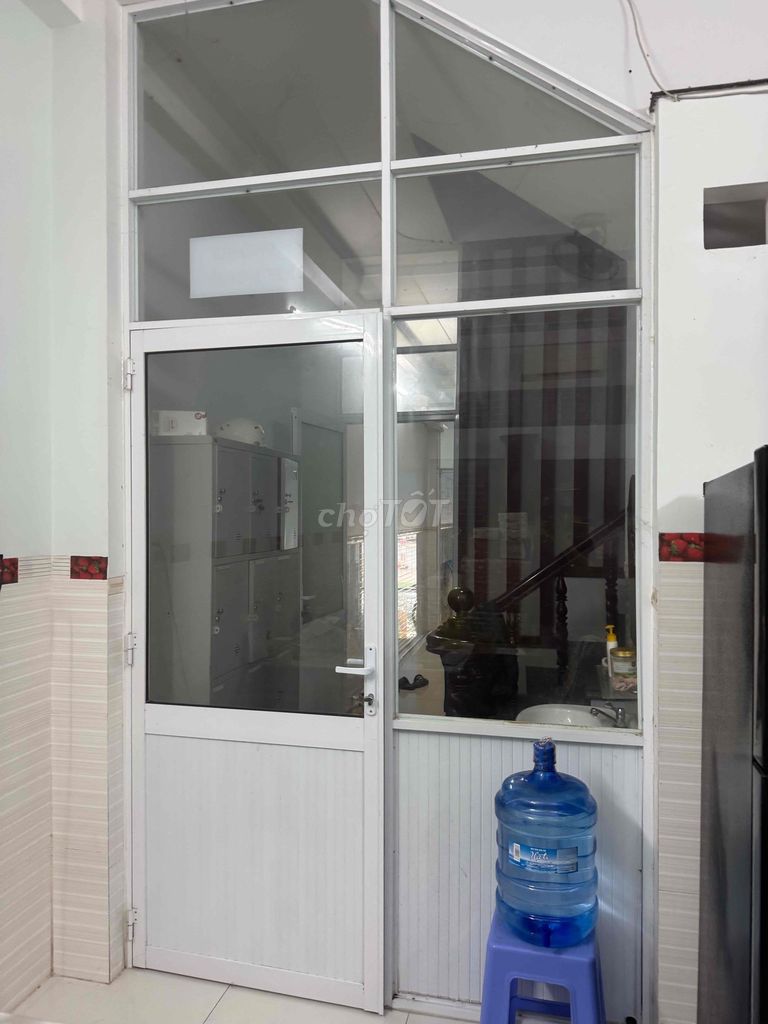 Vách nhôm cửa kính tay khoá rặc. Mua bán Nội thất, đồ gia dụng khác tại Quận Bình Thuỷ Cần Thơ được đăng bởi Bảo Trân hình 1