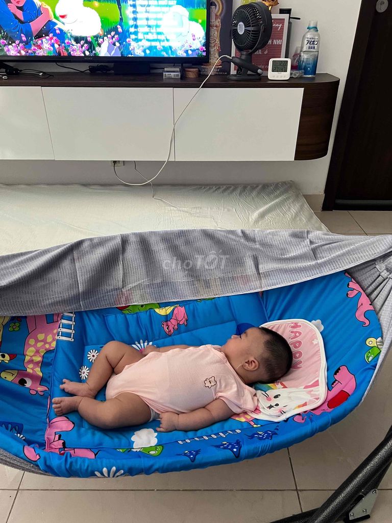 Võng nôi tự động Trẻ em Xanh dương. Mua bán Mẹ và bé tại Thành phố Dĩ An Bình Dương được đăng bởi Võ Hoàng Oanh hình 1
