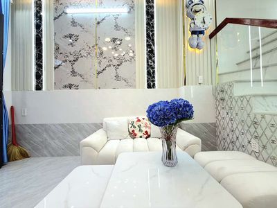 Nhà sổ hồng 2 lầu 4pn kế Phú Mỹ Hưng Quận 7 kế mặt tiền đường 2.75 tỷ