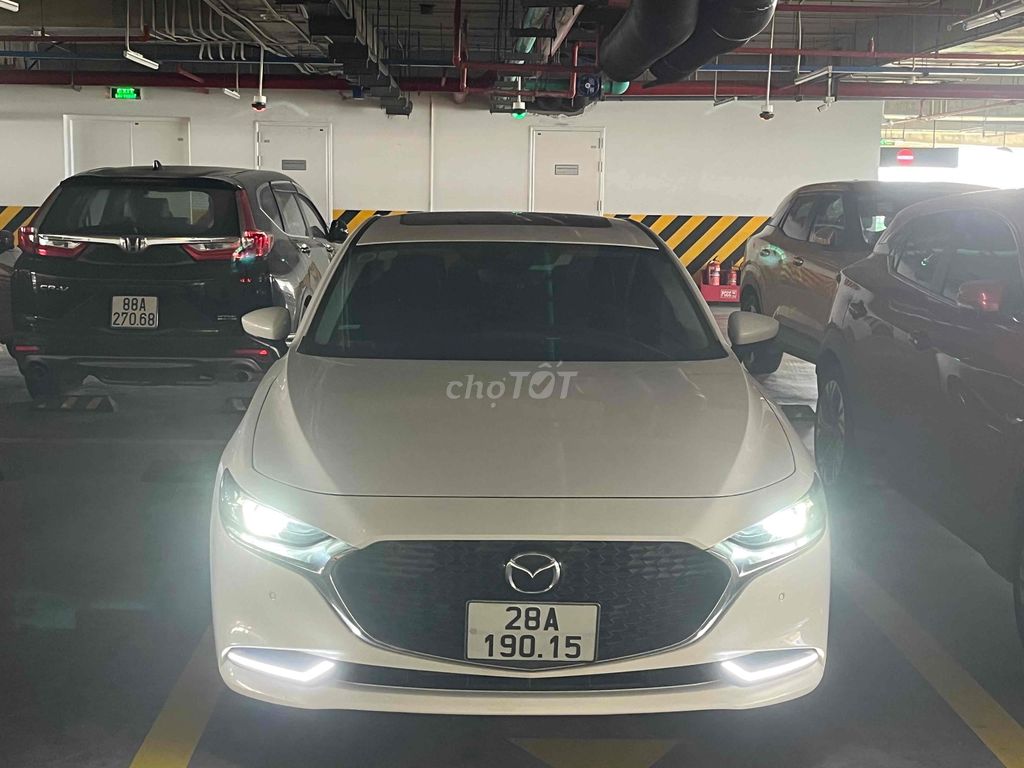 Mazda 3 Sedan Premium 2022 белый 65000 км