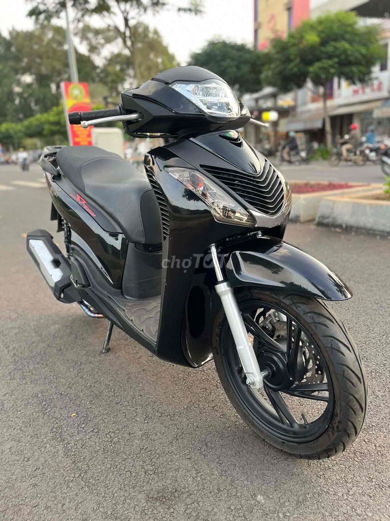 Honda SH150i Đen 3000 km. Mua bán Xe máy tại Thành phố Long Khánh Đồng Nai được đăng bởi Duy Linh Xe Máy Chợ Long Khánh  hình 2