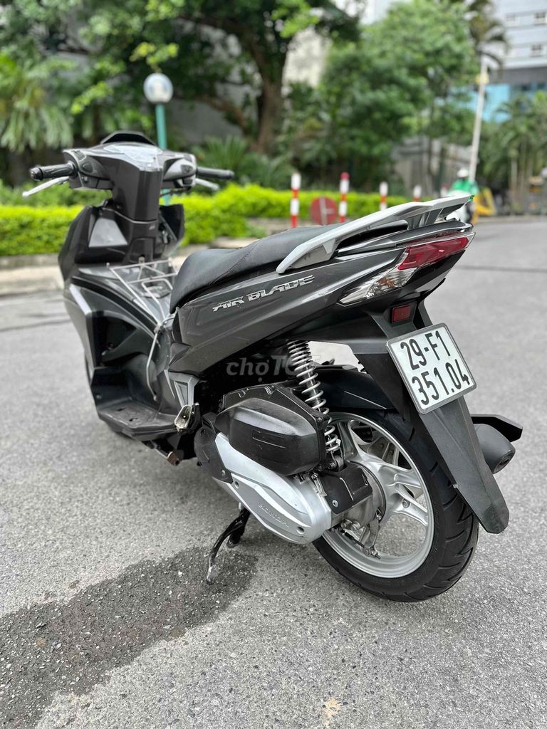 Honda Airblade 2016!! 125cc chạy lướt / mới. Mua bán Xe máy tại Quận Hoàng Mai Hà Nội được đăng bởi Xe Máy Quân Oanh  hình 2