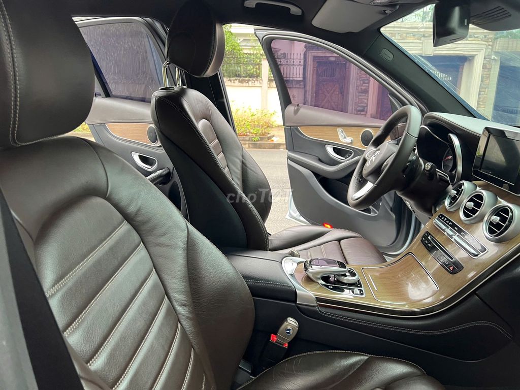 Mercedes Benz GLC 2018 250 4MATIC - 79999 km. Mua bán Ô tô tại Quận Long Biên Hà Nội được đăng bởi AUTO TÂN HƯNG THỊNH hình 18