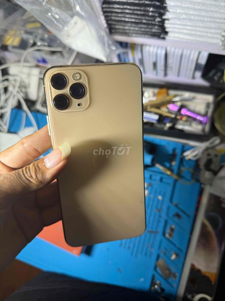 Apple iPhone 11 Pro Max Vàng. Mua bán Điện thoại tại Quận Long Biên Hà Nội được đăng bởi minh tú hình 1