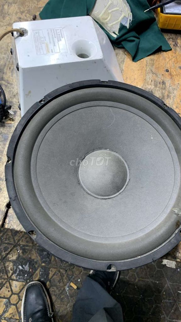 1 cai loa bass 30cm. Hoạt động ok. Ai chế độ alo