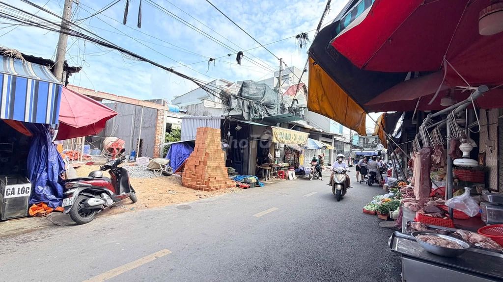 Bán nhà mặt tiền Chợ Thống Nhất, Dĩ An, TP.HCM
