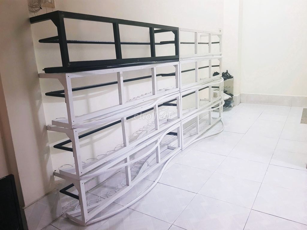 Kệ Shop 1.4m Đen Trắng Sơn Tĩnh Điện (bộ 8 kệ). Mua bán Tủ, kệ gia đình tại Quận Bình Thuỷ Cần Thơ được đăng bởi HRM hình 1