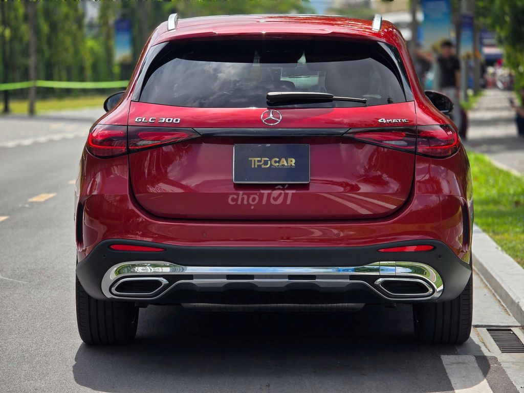 Mercedes GLC300 Model 2024 - Công Ty Xuất Hóa Đơn